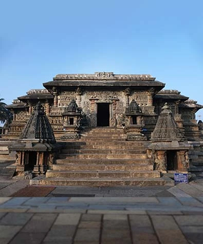 Coffee Trails and Royal Grandeur