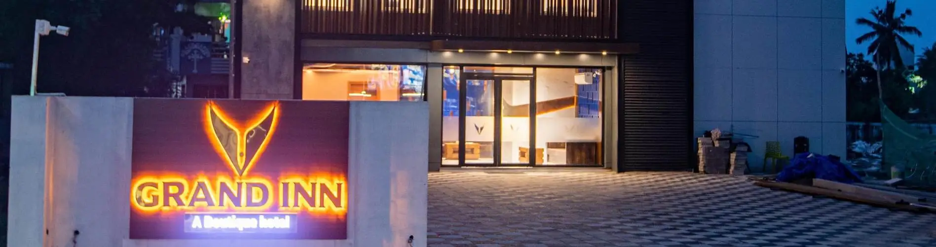 V Grand Inn banner