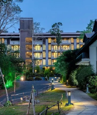 The Mountain Courtyard