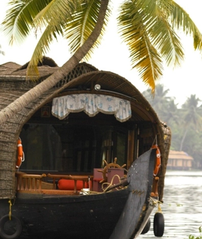 Lakes & Lagoons Houseboat